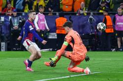 关于巴塞罗那遭遇史上最惨败，欧冠比赛宣告终结，球迷心痛的信息