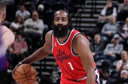 爵士三巨头联手，命运悬念得分突破，西蒙斯冲击季后赛！