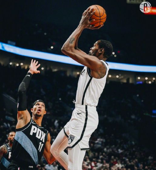 西蒙斯绝杀时刻，威金斯点燃赛场，逆转取胜迎来胜利！