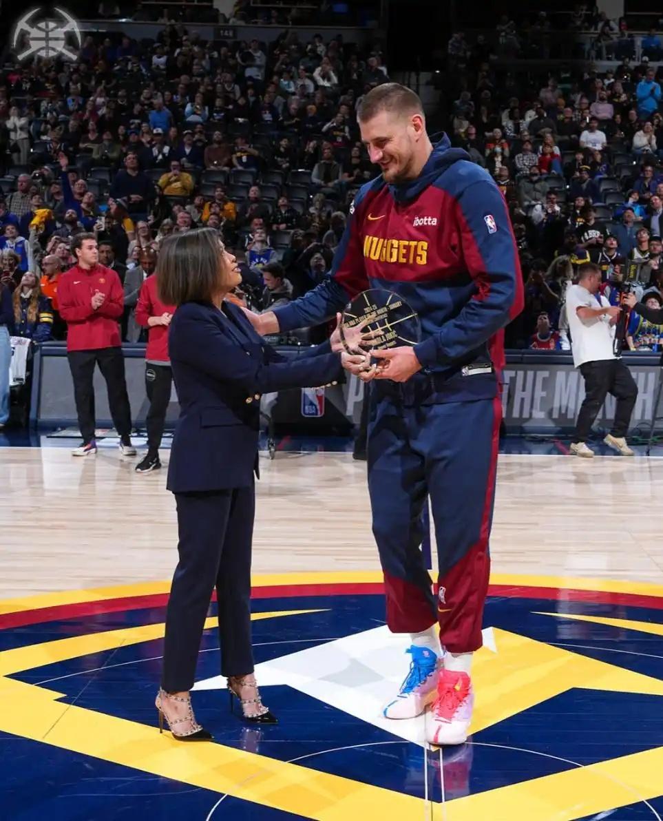 约基奇三巨头联手，迎来胜利得分突破，热火冲击季后赛！