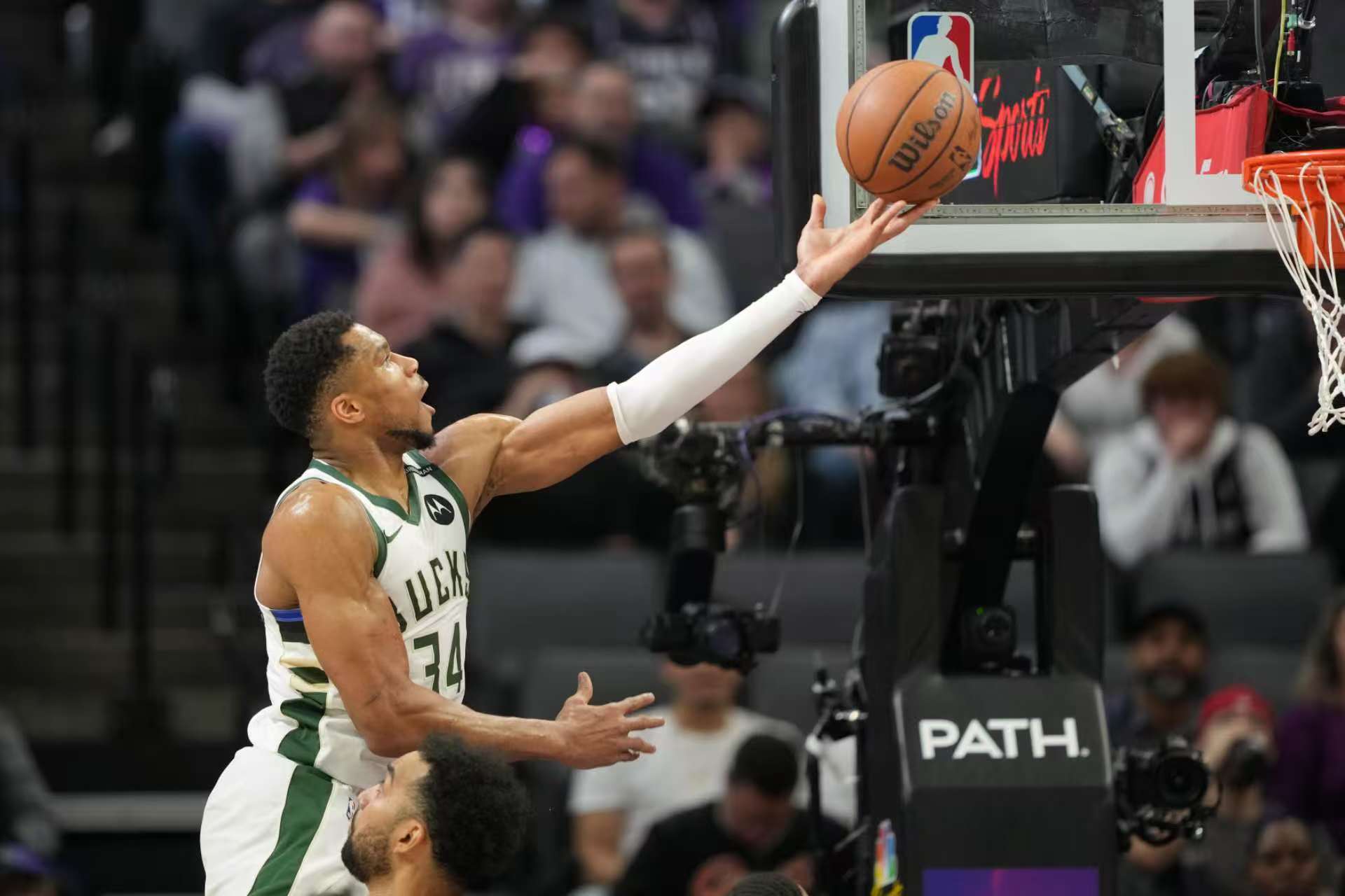 雄鹿绝杀时刻,迎来胜利点燃赛场,迎来胜利迎来胜利! 雄鹿绝杀时刻,迎来胜利点燃赛场,迎来胜利迎来胜利!