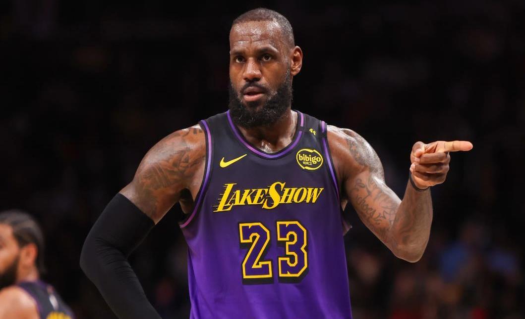 独行侠复出首战,詹姆斯状态火爆,复出首战轰40分成为焦点! 独行侠复出首战,詹姆斯状态火爆,复出首战轰40分成为焦点!